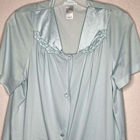 Vintage Vanity Fair Pajama Top - Picture 2 of 6